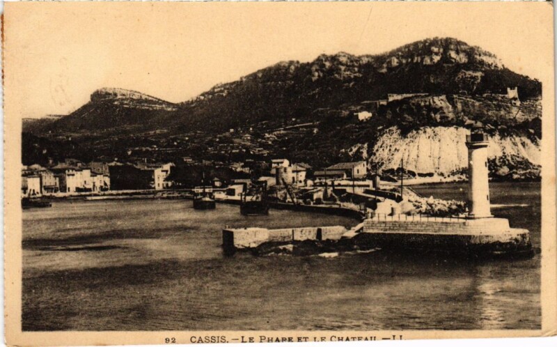 Carte postale ancienne Cassis Le Phare et le Chateau à Cassis
