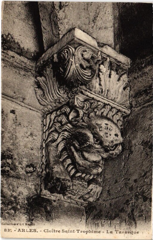 Carte postale ancienne Arles Cloitre Saint-Trophime - La Tarasque à Arles
