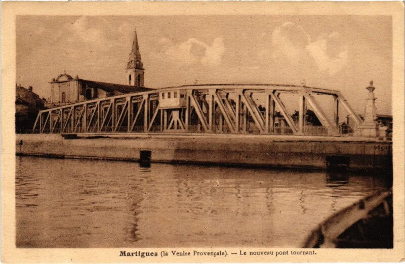 Carte postale ancienne Martigues Le Nouveau Pont Tournant à Martigues