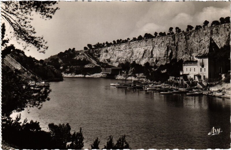 Carte postale ancienne Cassis Calanque du Port-Miou à Cassis