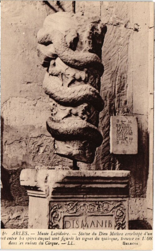 Carte postale ancienne Arles Musee Lapidaire - Statue à Arles