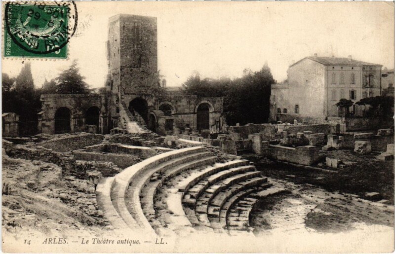 Carte postale ancienne Arles Le Theatre Antique à Arles