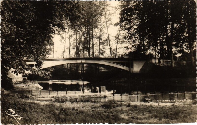 Carte postale ancienne Amou Le Pont France