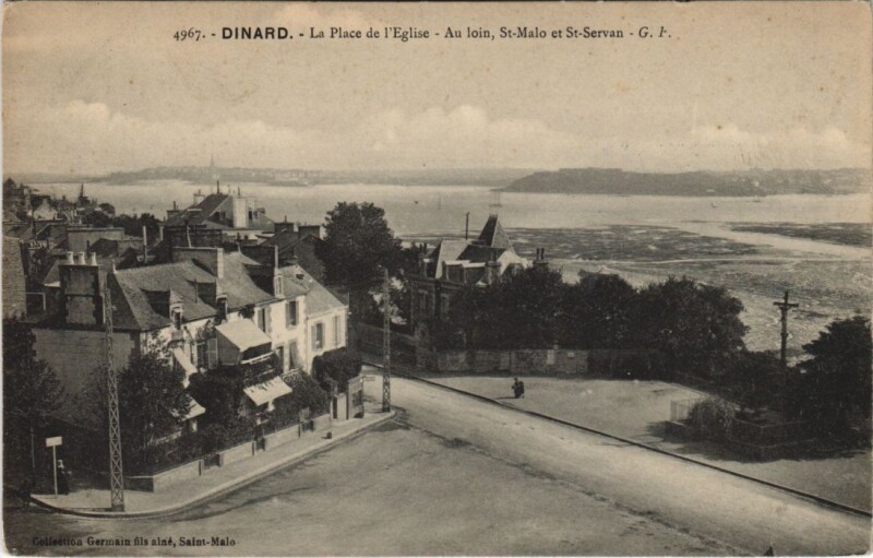 Carte postale ancienne Dinard Place de l'Eglise à Dinard