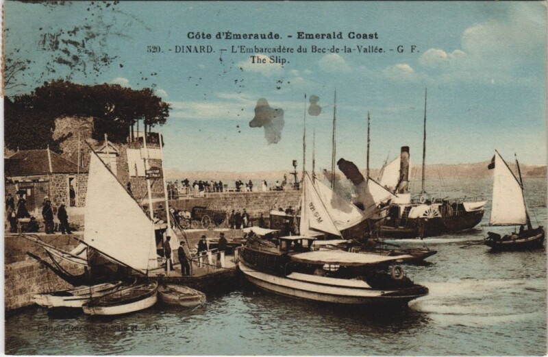 Carte postale ancienne Dinard Embarcadere du Bec de la Vallee à Dinard