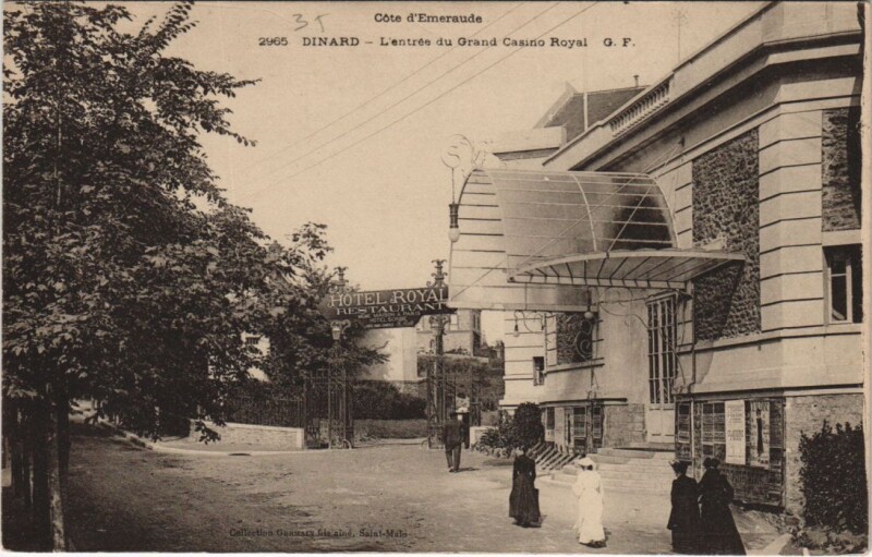 Carte postale ancienne Dinard Entree du Grand Casino Royal à Dinard