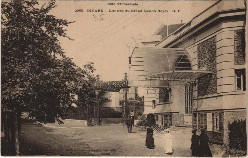 Carte postale ancienne Dinard Entree du Grand Casino Royal à Dinard