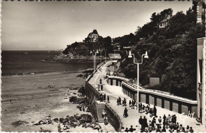 Carte postale ancienne Dinard La Digue et la Pointe du Moulinet à Dinard