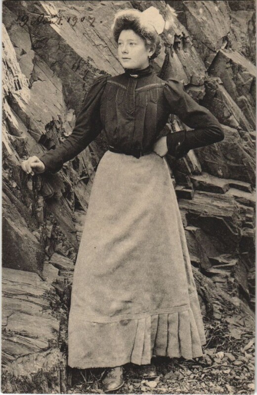 Carte postale ancienne Cancale costumes à Cancale