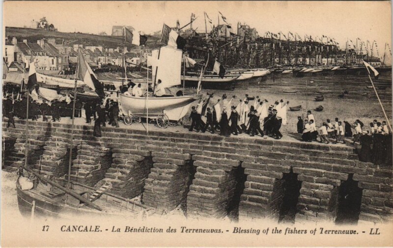 Carte postale ancienne Cancale La Benedictions des Terreneuvas à Cancale