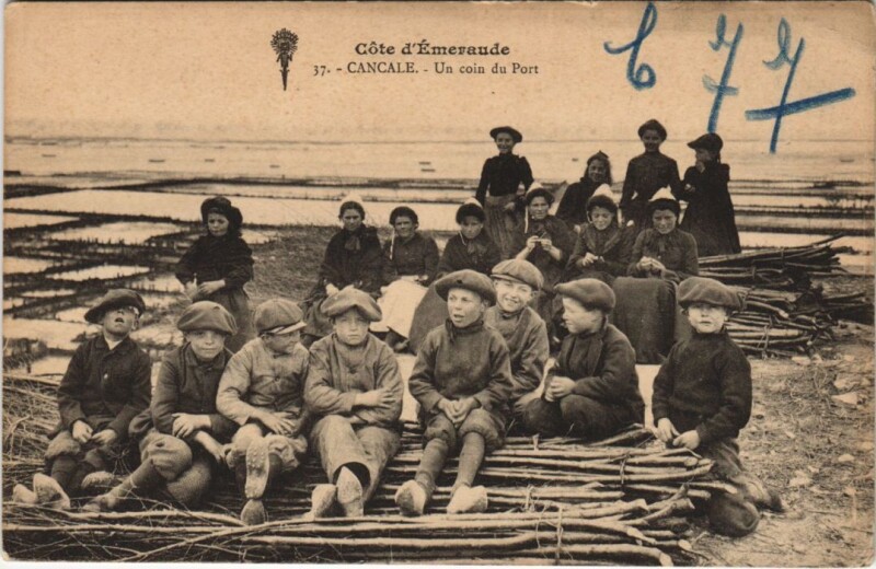 Carte postale ancienne Cancale un coin du Port à Cancale