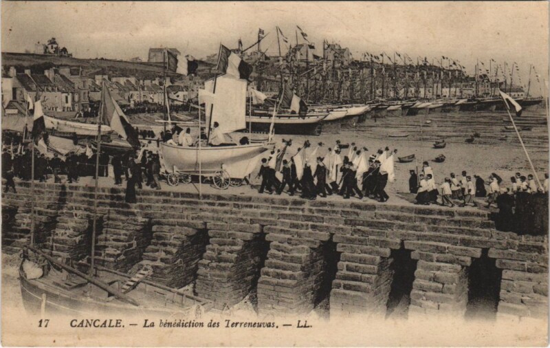 Carte postale ancienne Cancale Benediction des Terreneuvas à Cancale