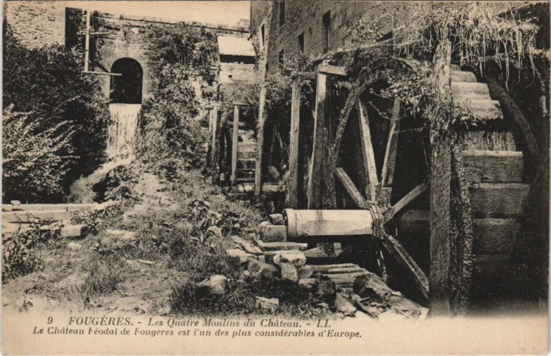Carte postale ancienne Fougeres Les Quatre Moulins du Chateau à Fougères