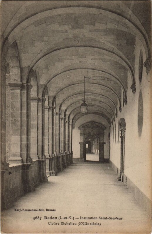 Carte postale ancienne Redon Institution Saint-Sauveur , Cloitre Richelieu à Redon