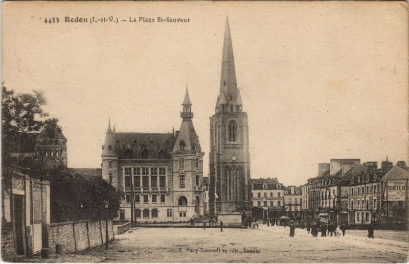Carte postale ancienne Redon Place Saint-Sauveur à Redon