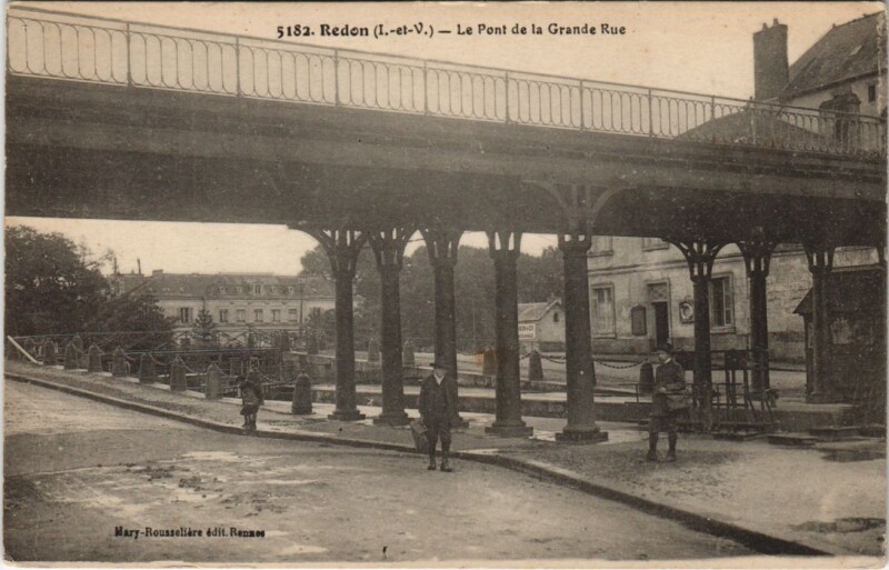 Carte postale ancienne Redon Pont de la Grande Rue à Redon