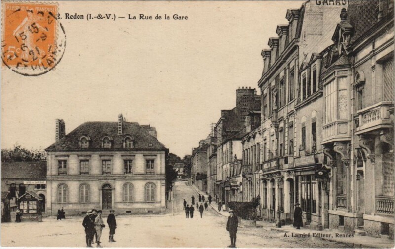 Carte postale ancienne Redon Rue de la Gare à Redon