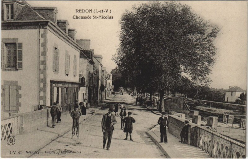 Carte postale ancienne Redon Chaussee Saint-Nicolas à Saint-Nicolas-de-Redon