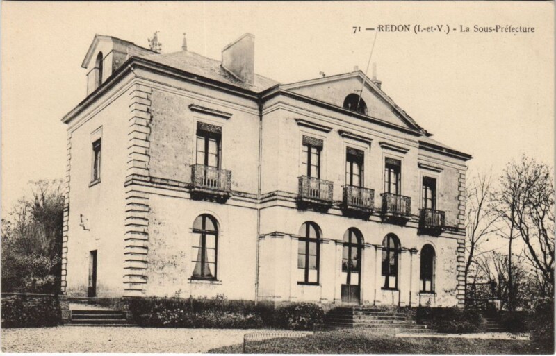 Carte postale ancienne Redon Sous Prefecture à Redon