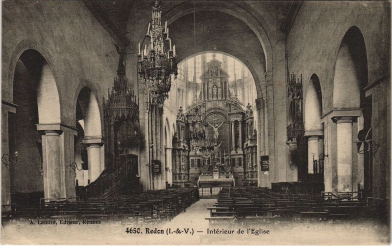 Carte postale ancienne Redon Interieur de l'Eglise à Redon