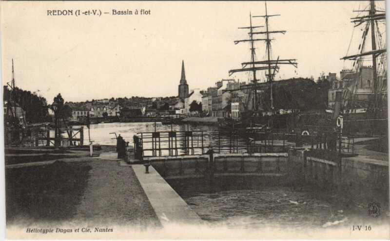 Carte postale ancienne Redon Bassin a flot à Redon