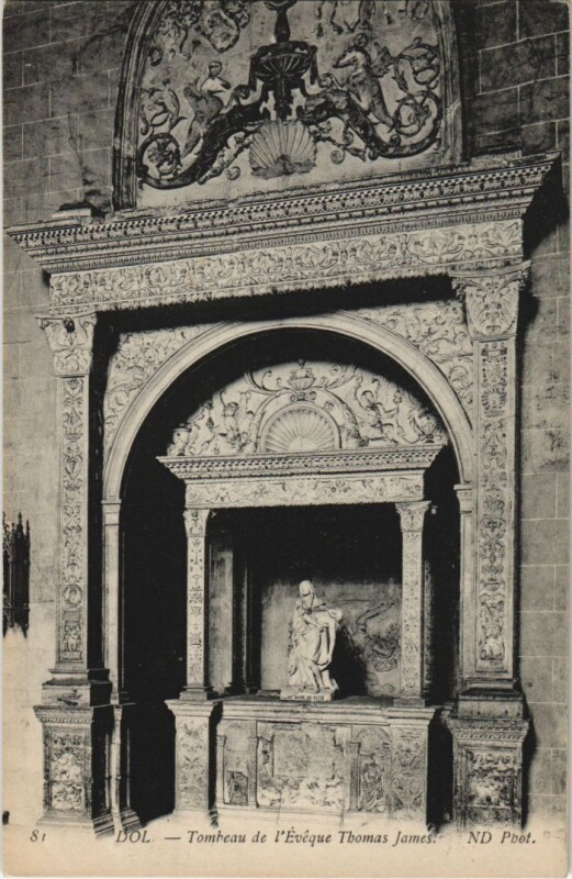 Carte postale ancienne Dol de Bretagne Tombeau de l'Eveque Thomas James à Dol-de-Bretagne
