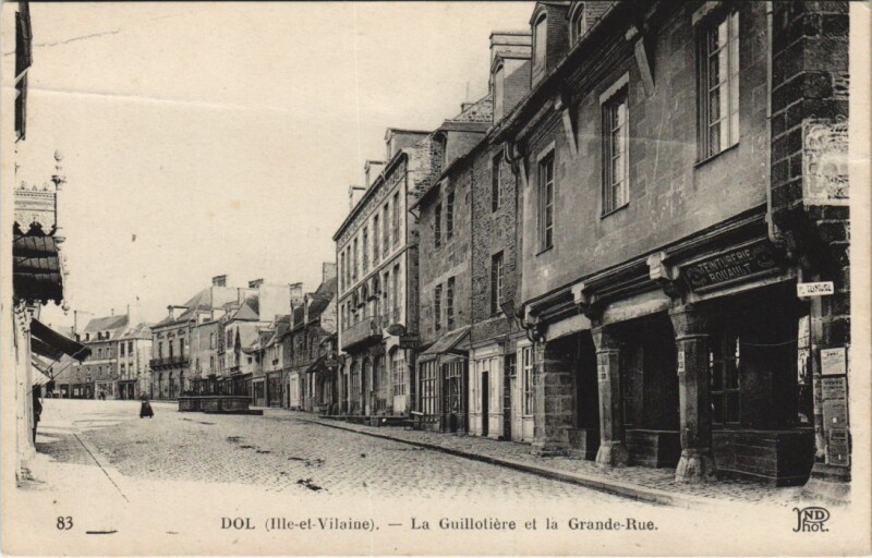 Carte postale ancienne Dol de Bretagne La Guillotiere et la Grande Rue à Dol-de-Bretagne