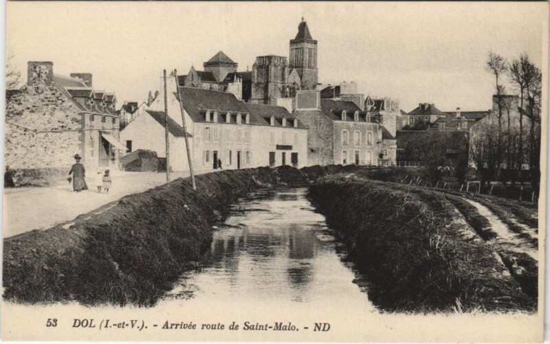 Carte postale ancienne Dol de Bretagne Arrivee route de Saint-Malo à Dol-de-Bretagne