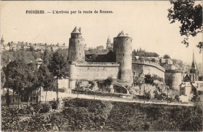 Carte postale ancienne Fougeres arrivee par la route de Rennes à Rennes
