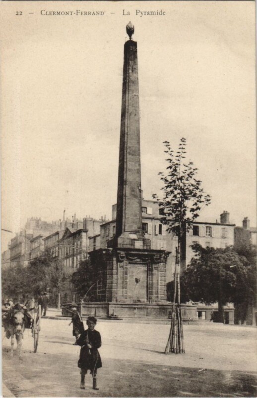 Carte postale ancienne Clermont Ferrand La Pyramide à Clermont-Ferrand