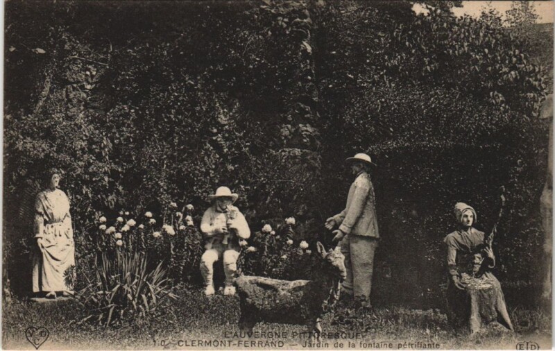 Carte postale ancienne Clermont Ferrand Jardin de la Fontaine Petrifiante à Clermont-Ferrand