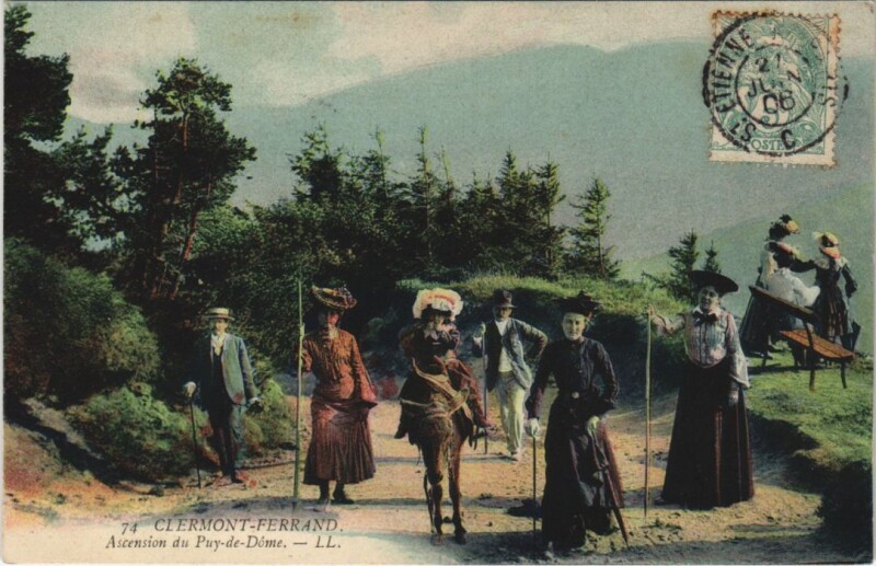 Carte postale ancienne Clermont Ferrand Ascension du Puy de Dome à Clermont-Ferrand