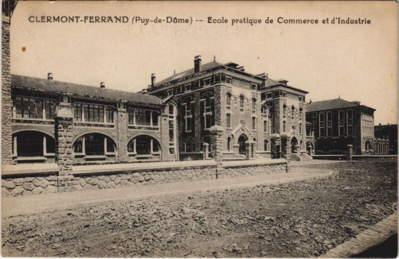Carte postale ancienne Clermont Ferrand Ecole partique de Commerce et d'Industrie à Clermont-Ferrand