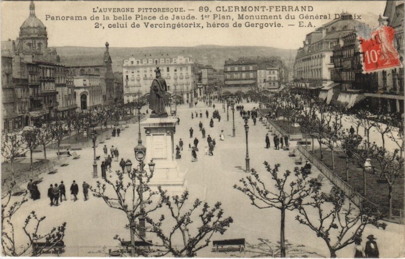 Carte postale ancienne Clermont Ferrand panorama de la belle Place de Jaude à Clermont-Ferrand