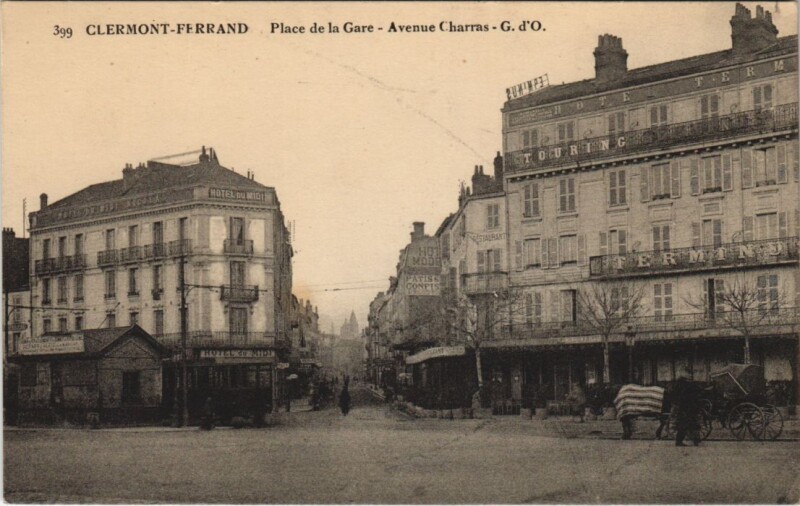 Carte postale ancienne Clermont Ferrand Place de la Gare , Avenue Charras à Clermont-Ferrand
