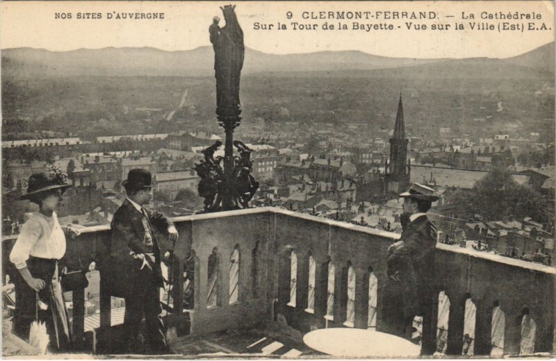 Carte postale ancienne Clermont Ferrand La Cathedrale ,sur la Tour de la Bayette à Clermont-Ferrand