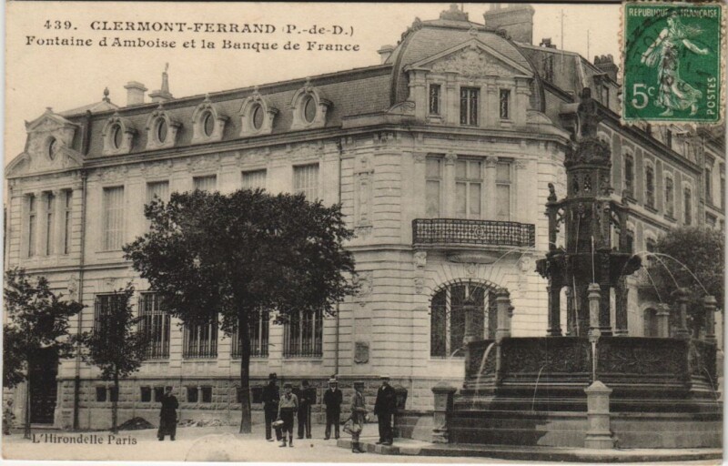 Carte postale ancienne Clermont Ferrand Fontaine d'Amboise à Clermont-Ferrand