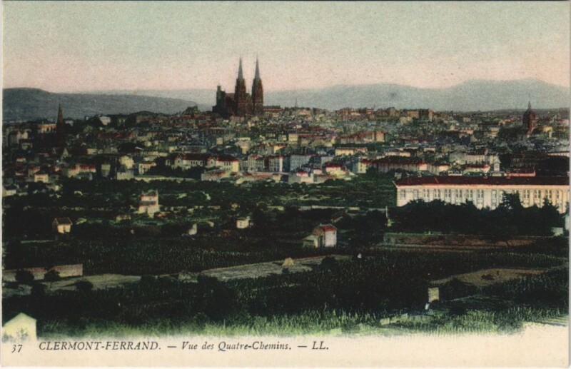 Carte postale ancienne Clermont Ferrand vue des Quatre Chemins à Clermont-Ferrand