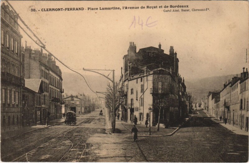 Carte postale ancienne Clermont Ferrand Place Lamartine à Clermont-Ferrand