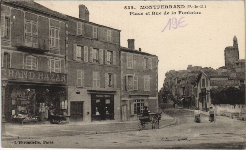 Carte postale ancienne Clermont Ferrand Place et Rue de la Fontaine à Clermont-Ferrand