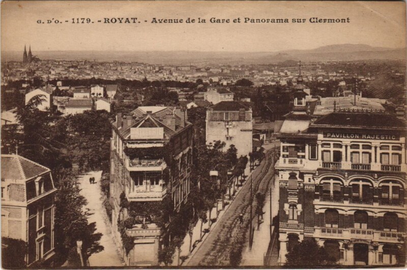 Carte postale ancienne Royat Avenue de la Gare à Royat