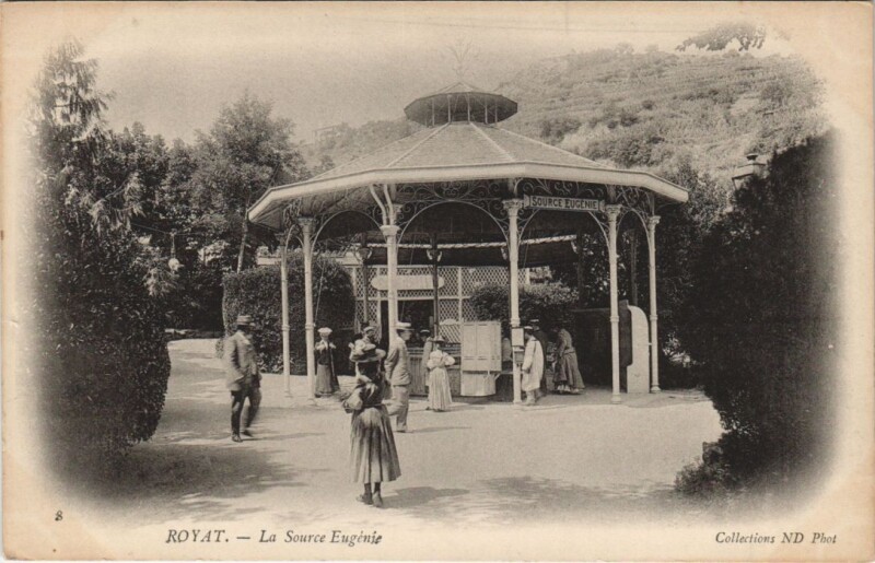 Carte postale ancienne Royat La Source Eugenie à Royat