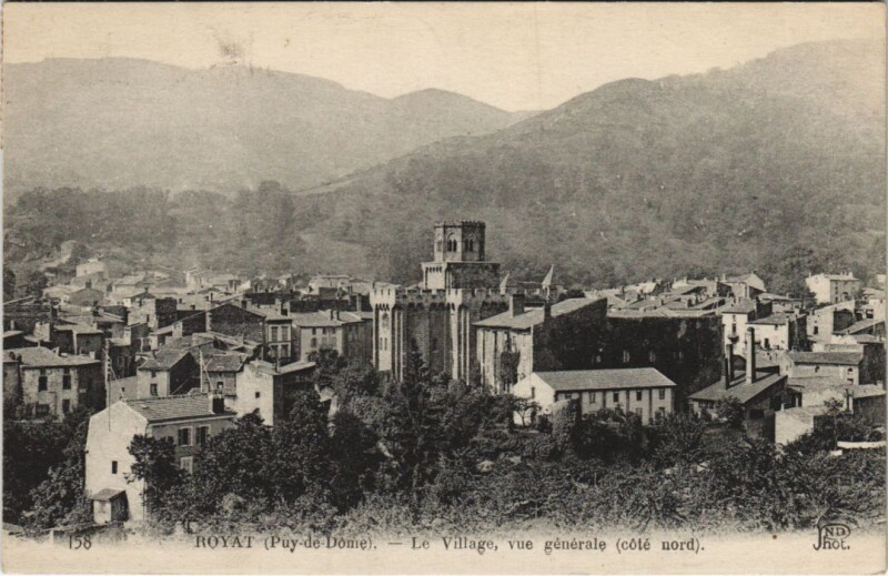 Carte postale ancienne Royat vue generale , le village à Royat