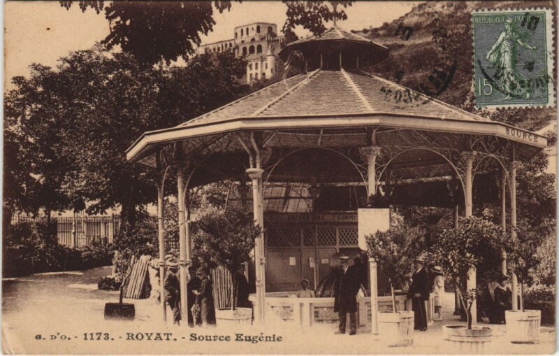 Carte postale ancienne Royat Source Eugenie à Royat