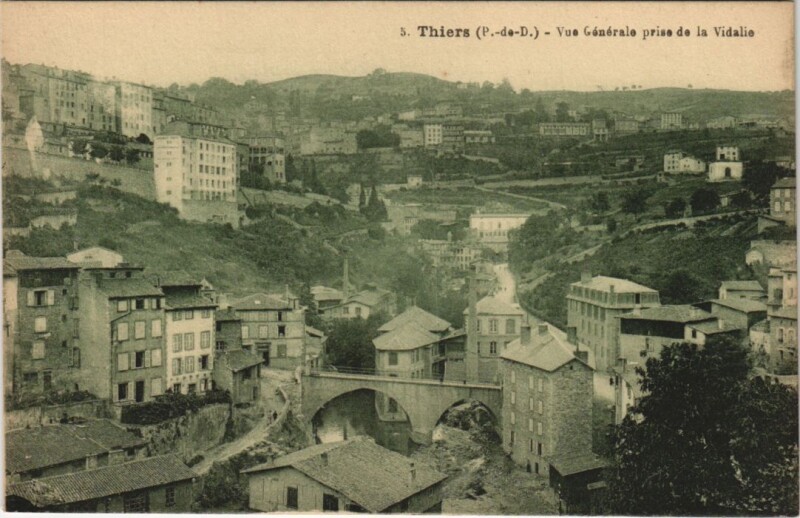 Carte postale ancienne Thiers vue generale à Thiers