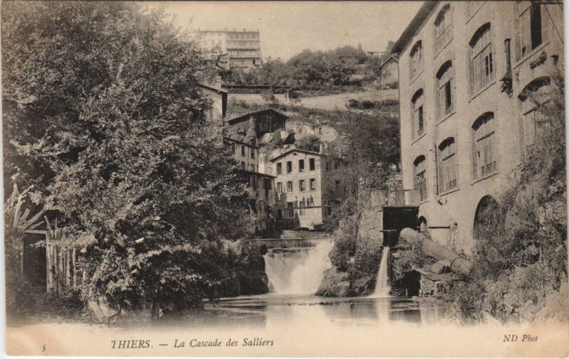 Carte postale ancienne Thiers Cascade de Salliens à Thiers