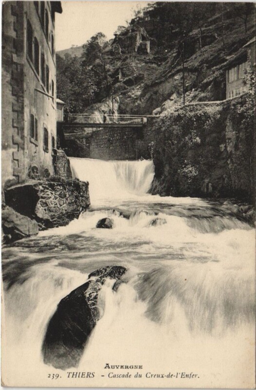 Carte postale ancienne Thiers Cascade du Creux de l'Enfer à Thiers