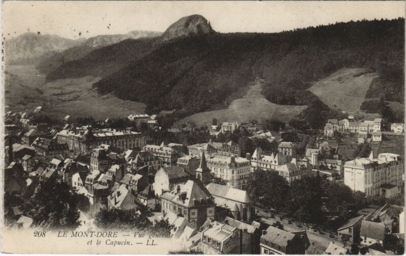 Carte postale ancienne Le Mont Dore vue generale et le Capucin à Mont-Dore