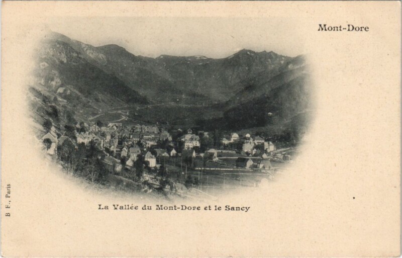 Carte postale ancienne Le Mont Dore La Vallee et le Sancy à Mont-Dore