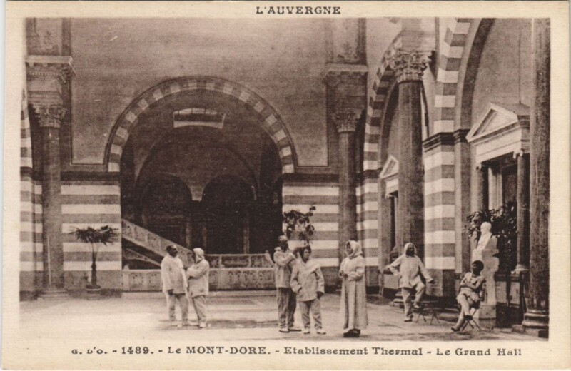 Carte postale ancienne Le Mont Dore Etablissement Thermal , Grand Hall à Mont-Dore